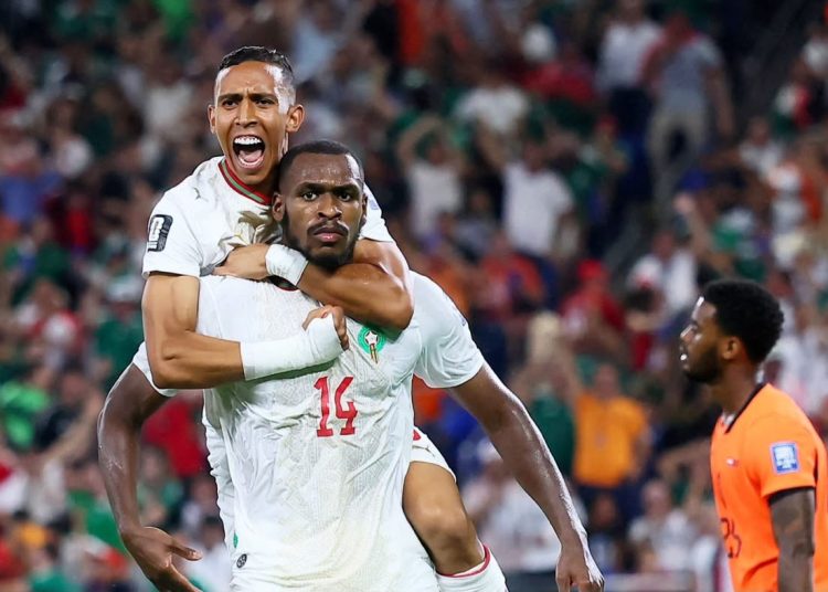 العدالة الكروية تبتسم للأفضل.. “عيسى ديوب” ينقذ الأسود من فم الأسد