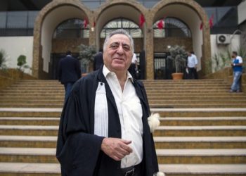 النقيب زيان: صحتي تتدهور وشكوت حرماني من التغذية المناسبة