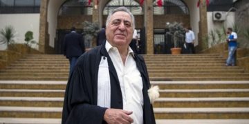 النقيب زيان: صحتي تتدهور وشكوت حرماني من التغذية المناسبة