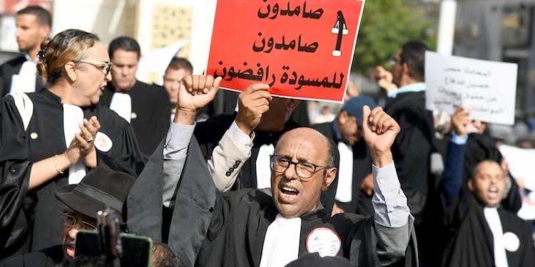 جمعية هيئات المحامين تصعّد في مواجهة وهبي وتعلن توقفاً شاملاً عن العمل لمدة أسبوع