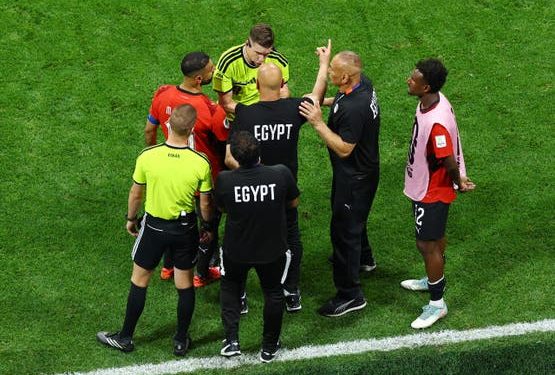 حسام حسن يهاجم “فيفا” بعد خروج مصر: أخطاء تحكيمية واعتبارات تسويقية رجحت كفة الأرجنتين