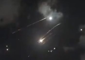 الدفاعات الأردنية تعترض 3 صواريخ إيرانية وتؤكد سقوط رابع في منطقة نائية جنوب المملكة