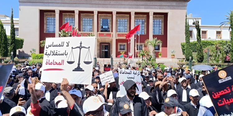 من أرشيف مظاهرة المحامون أمام مقر البرلمان المغربي، الرباط، المغرب