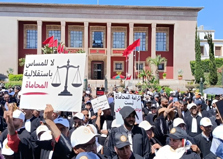 من أرشيف مظاهرة المحامون أمام مقر البرلمان المغربي، الرباط، المغرب