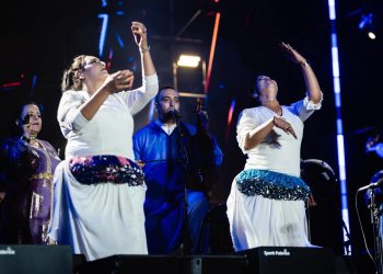 مهرجان إفران الدولي يواصل التألق.. آلاف الجماهير تحيي السهرة الثانية في أجواء احتفالية