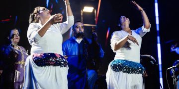 مهرجان إفران الدولي يواصل التألق.. آلاف الجماهير تحيي السهرة الثانية في أجواء احتفالية