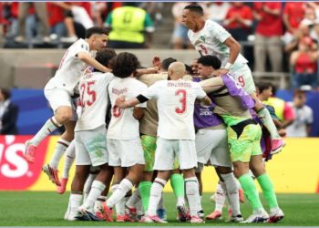 المنتخب المغربي يواصل تألقه بعد بلوغ الربع النهائي من كأس العالم