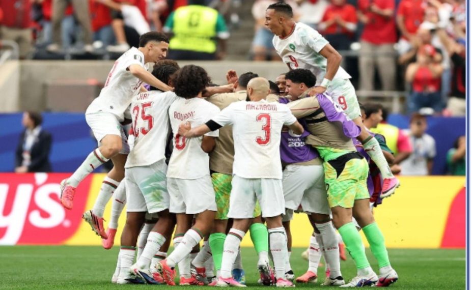 المنتخب المغربي يواصل تألقه بعد بلوغ الربع النهائي من كأس العالم