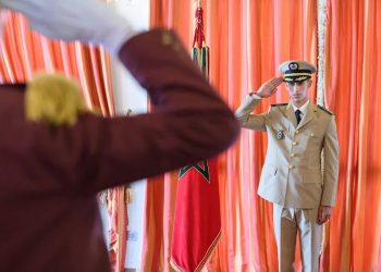ولي العهد يتسلم برقية ولاء من القوات المسلحة الملكية بمناسبة عيد العرش بحضور كبار المسؤولين