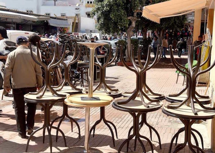 فرار حوالي 50 عاملاً نحو سبتة يربك أنشطة الصيف في مرتيل ويغلق محلات تجارية بتطوان