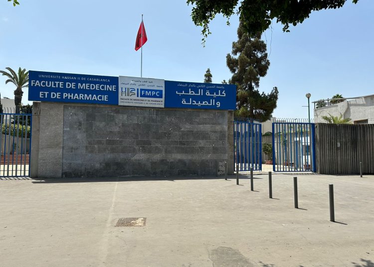 طلبة طب الأسنان بالدار البيضاء يهددون بمقاطعة التداريب الاستشفائية احتجاجاً على تردي ظروف التكوين