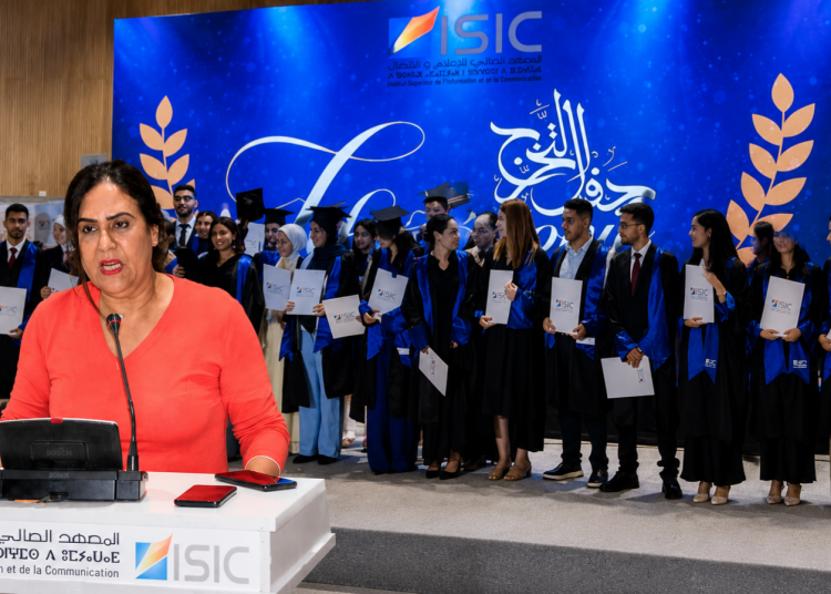 عائشة التازي لخريجي المعهد العالي للإعلام والاتصال: لا تكونوا مجرد ناقلي أخبار .. بل اطرحوا الأسئلة المقلقة و أزعجوا أصحاب القرار 