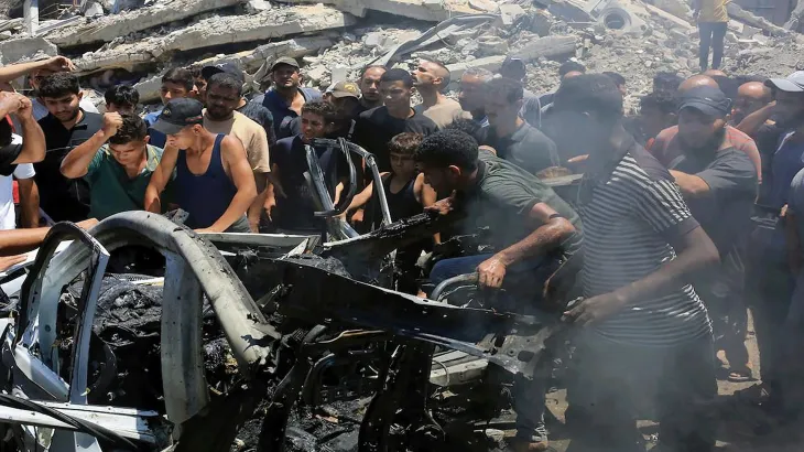 4 شهداء و20 جريح في قصف إسرائيلي يستهدف مركبة وشارع مزدحم بغزة
