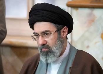 مسؤول إسرائيلي يكشف لنتنياهو وترمب 3 مسارات للتعامل مع إيران ويؤكد أن مجتبى خامنئي “حي يُرزق”