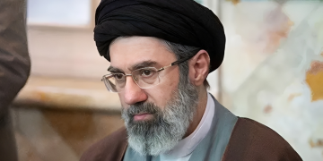 مسؤول إسرائيلي يكشف لنتنياهو وترمب 3 مسارات للتعامل مع إيران ويؤكد أن مجتبى خامنئي “حي يُرزق”