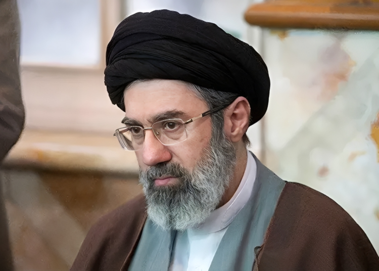 مسؤول إسرائيلي يكشف لنتنياهو وترمب 3 مسارات للتعامل مع إيران ويؤكد أن مجتبى خامنئي “حي يُرزق”