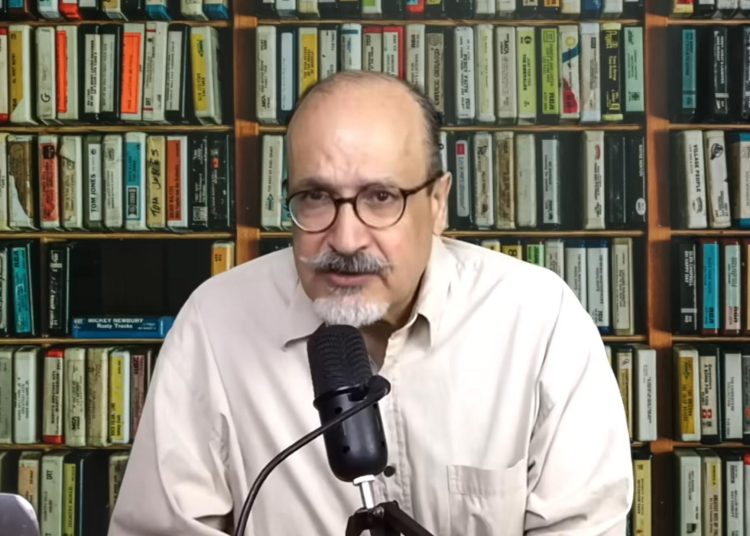 الصحفي وظله: المفارقة المتناقضة للمعارضة