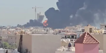 صفارات الإنذار تدوي في الكويت والبحرين مع تصدي الدفاعات لهجمات إيرانية جديدة