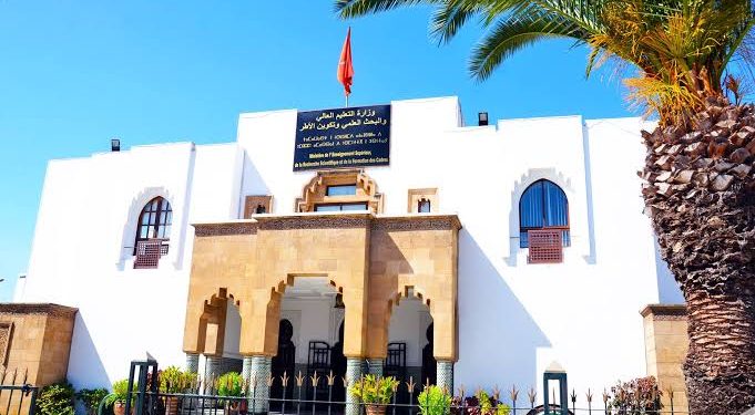 “الرمق الأخير” وقفة نضالية بقيادة نساء ورجال التعليم
