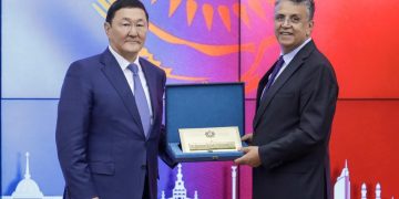 وهبي والمدعي العام لكازاخستان يبحثان تعزيز التعاون القضائي في أستانا