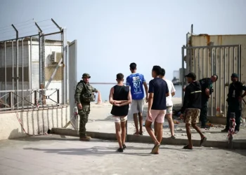 سبتة تنقل سجناء إلى إسبانيا بعد اكتظاظ السجن جراء موجة العبور