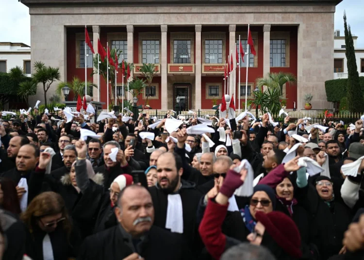 المحامون يصعّدون المواجهة: جمعية هيئات المحامين بالمغرب تعلن استمرار معركة اسقاط قانون المهنة