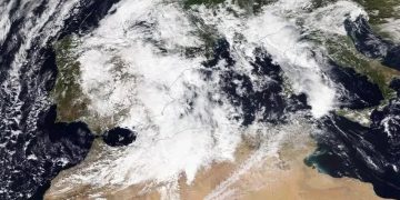 خبراء الطقس يحذرون من تحول جذري في شتنبر بأمطار غزيرة بالمتوسط