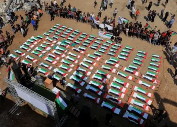 “أكبر جنازة في تاريخها”.. غزة تودع 112 شهيداً من عائلتي “أبو شريعة” و”الحساينة” بعد عامين ونصف من مجزرة الصبرة