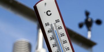 طقس حار وغائم جزئياً وضباب على السواحل اليوم الأحد