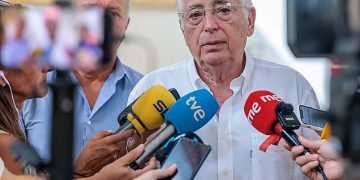 عمدة مليلية المحتلة يرد على وهبي: ما الفائدة من استرجاع المدينتين وشبابكم يفر؟