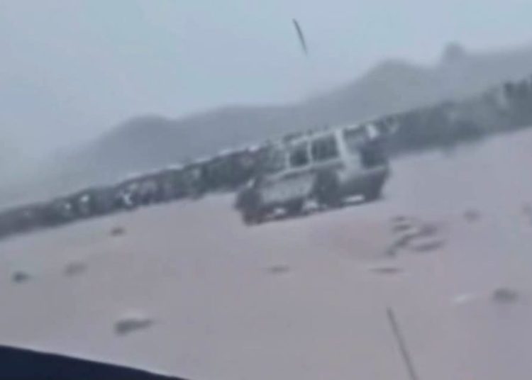 الجيش الجزائري يقود حشوداً من المهاجرين الأفارقة نحو الحدود المغربية في تصعيد جديد