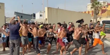 إسبانيا تكشف عن 1527 قاصراً بسبتة وتعزز التنسيق مع المغرب لإعادتهم