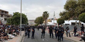 الشرطة الإسبانية تفض محاولات اقتحام مخيم لومـا كولمنار بسبتة المحتلة
