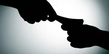 الرشوة تطيح بموظف بقضاء القرب بمراكش بعد كمين محكم عبر الرقم الأخضر