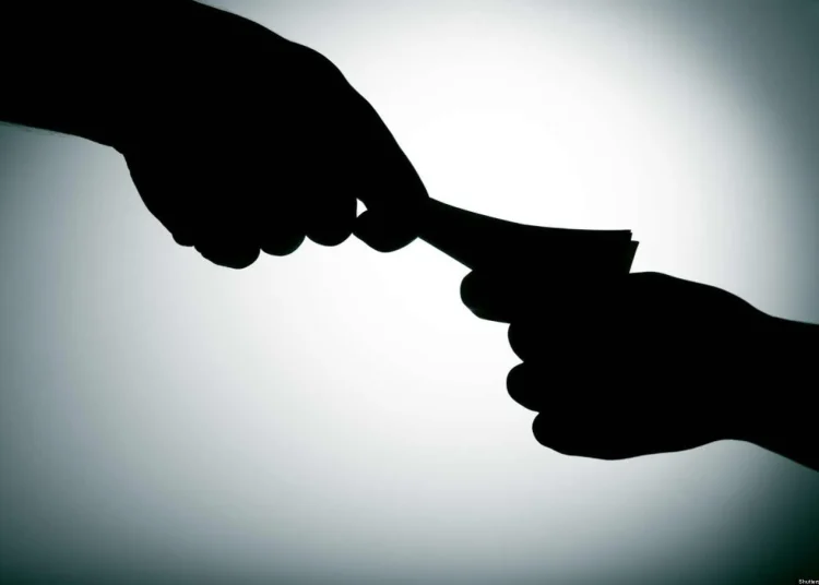 الرشوة تطيح بموظف بقضاء القرب بمراكش بعد كمين محكم عبر الرقم الأخضر