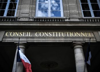 المجلس الدستوري الفرنسي يلغي حظر وسائل التواصل لمن هم دون 15 عاماً