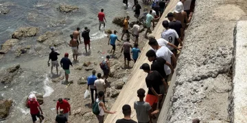 دعوات رقمية تحشد لعبور جماعي جديد إلى سبتة في 15 غشت وتثير قلق السلطات