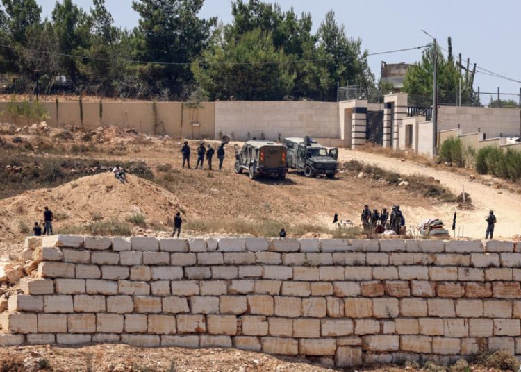 فرنسا تدين احتلال مستوطنين إسرائيليين لمنازل في قصرة وتدعو لتوقيفهم ومحاكمتهم