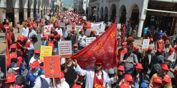 المنظمة الديمقراطية للشغل تتبرأ من بلاغ “غير قانوني” وتؤكد تجميد المكتب النقابي لـ”الصحة” بسلا