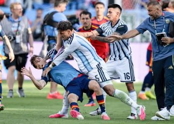 فيفا يعاقب الأرجنتين بـ321 ألف دولار ويوقف باريديس 10 مباريات بعد أحداث نهائي المونديال