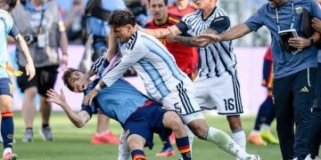 فيفا يعاقب الأرجنتين بـ321 ألف دولار ويوقف باريديس 10 مباريات بعد أحداث نهائي المونديال