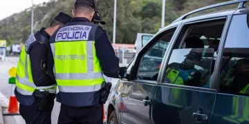 إسبانيا تفرض تفتيش مؤقت على القادمين من إيطاليا رداً على تدابير روما