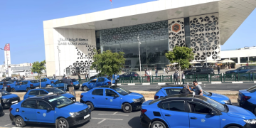 نقابات سيارات الأجرة تستنكر “الزيادات المهولة” للمحروقات وتحمّل الحكومة مسؤولية تردي القطاع