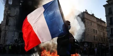فرنسا: اعتقال 166 محتجاً ومواجهات عنيفة بباريس ومرسيليا