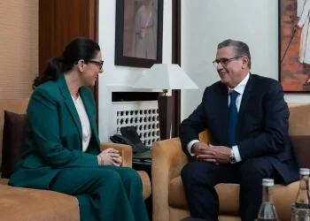 المنصوري تتسلم السلط من أخنوش وتؤكد مواصلة الأوراش الملكية
