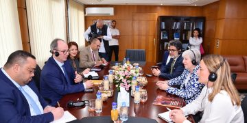 وزير حقوق الإنسان يبحث مع رئيسة الوزراء البريطانية السابقة سبل مكافحة العبودية الحديثة