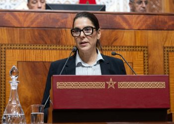موظفو التوقيت الميسر يحملون المنصوري مسؤولية أزمة الرسوم ويعلنون التصعيد