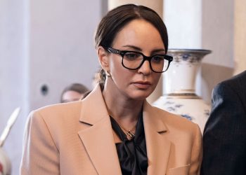 إعفاء وزيرة منتدبة بعد أيام من تنصيب الحكومة.. ما الذي حدث؟