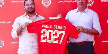 أربع جولات فقط كانت كفيلة بالإطاحة به.. الوداد يقيل البرتغالي باولو سيرخيو ويحدد خليفته.